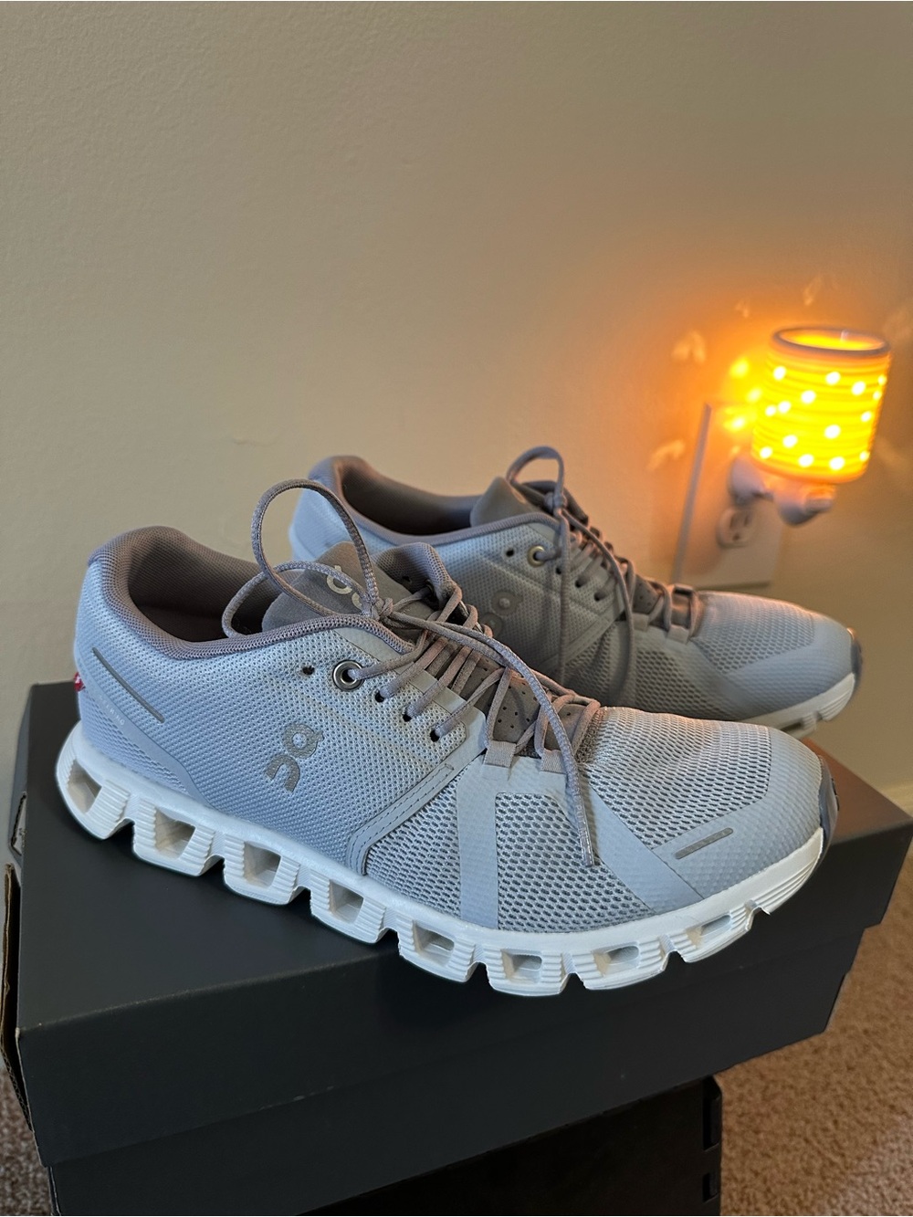 On Running Cloud 5 Women’s Size W9.5 color Heather/Fossil